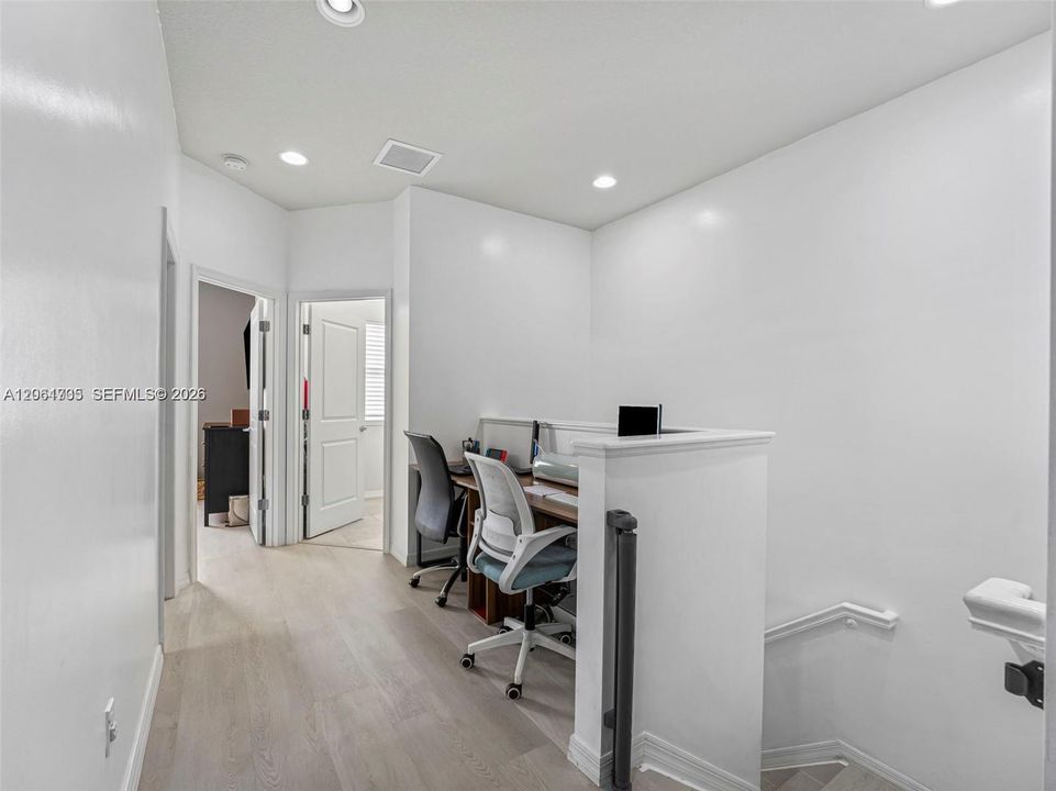 В аренду: $4,300 (3 спален, 2 ванн, 1768 Квадратных фут)