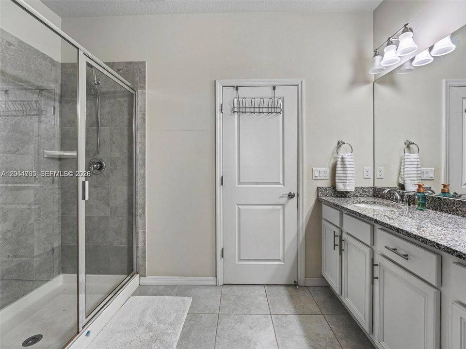 В аренду: $4,300 (3 спален, 2 ванн, 1768 Квадратных фут)