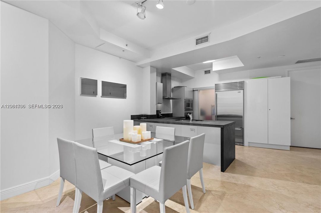 В аренду: $4,850 (1 спален, 1 ванн, 958 Квадратных фут)