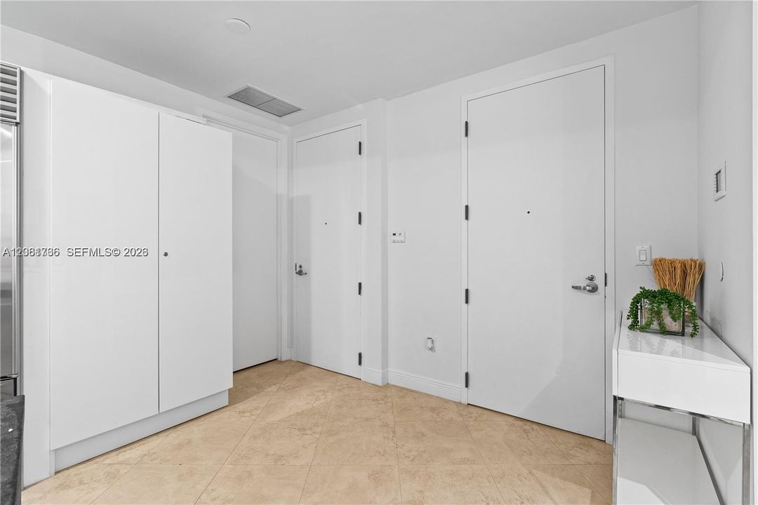 В аренду: $4,850 (1 спален, 1 ванн, 958 Квадратных фут)