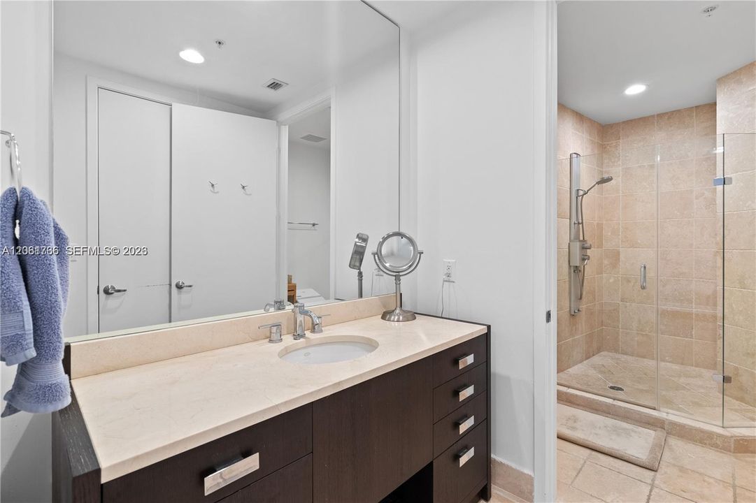 В аренду: $4,850 (1 спален, 1 ванн, 958 Квадратных фут)