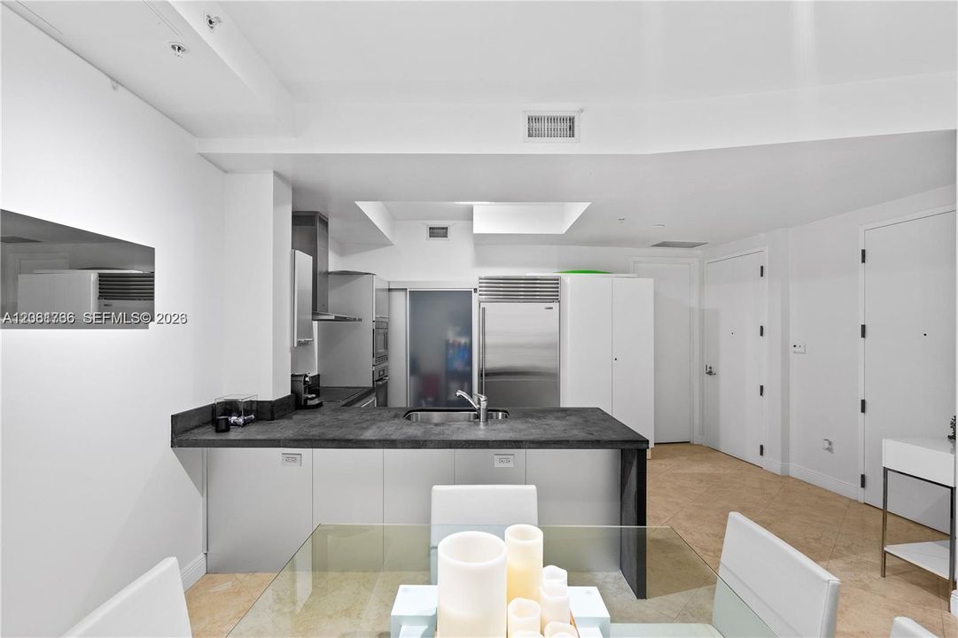 В аренду: $4,850 (1 спален, 1 ванн, 958 Квадратных фут)