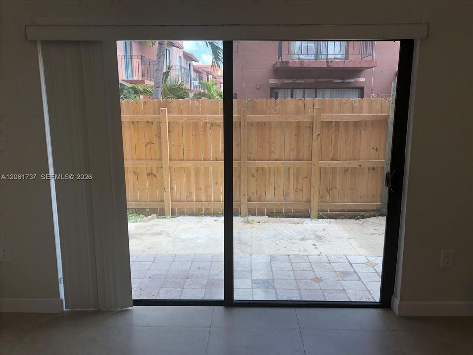 В аренду: $2,350 (2 спален, 1 ванн, 800 Квадратных фут)