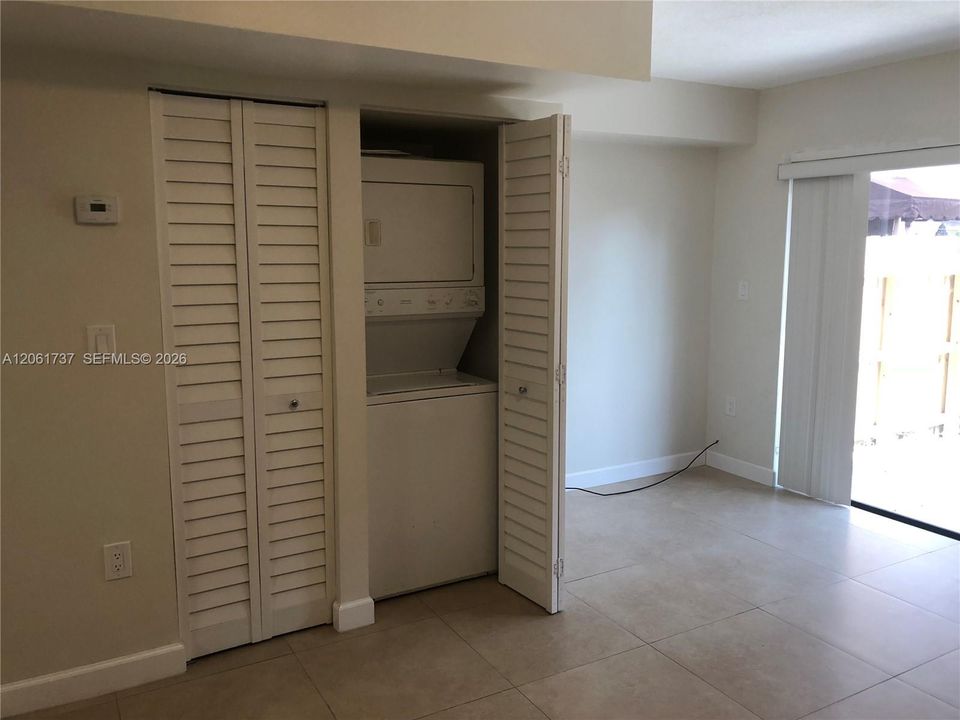 В аренду: $2,350 (2 спален, 1 ванн, 800 Квадратных фут)