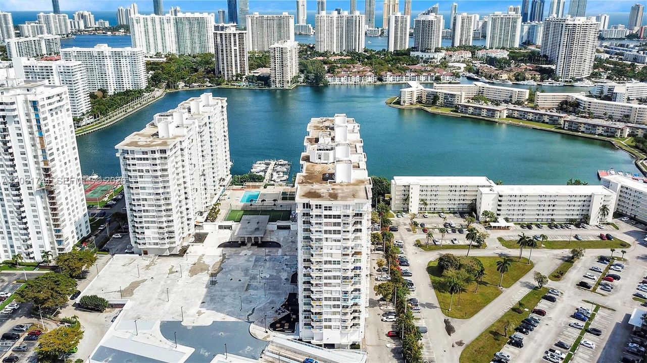 En Venta: $240,000 (2 camas, 2 baños, 1565 Pies cuadrados)