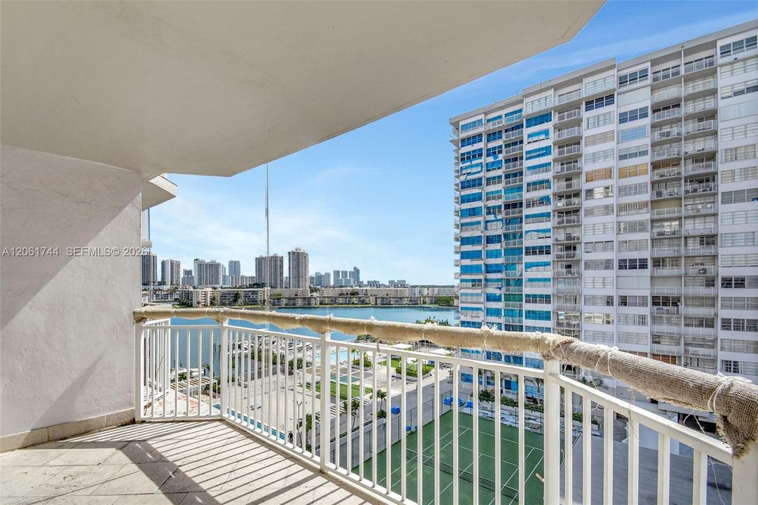 En Venta: $240,000 (2 camas, 2 baños, 1565 Pies cuadrados)