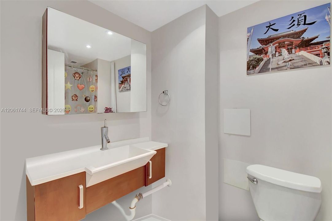 hall bath for guests and 2nd bedroom