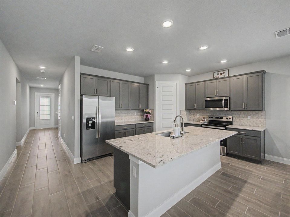 Kitchen/Foyer