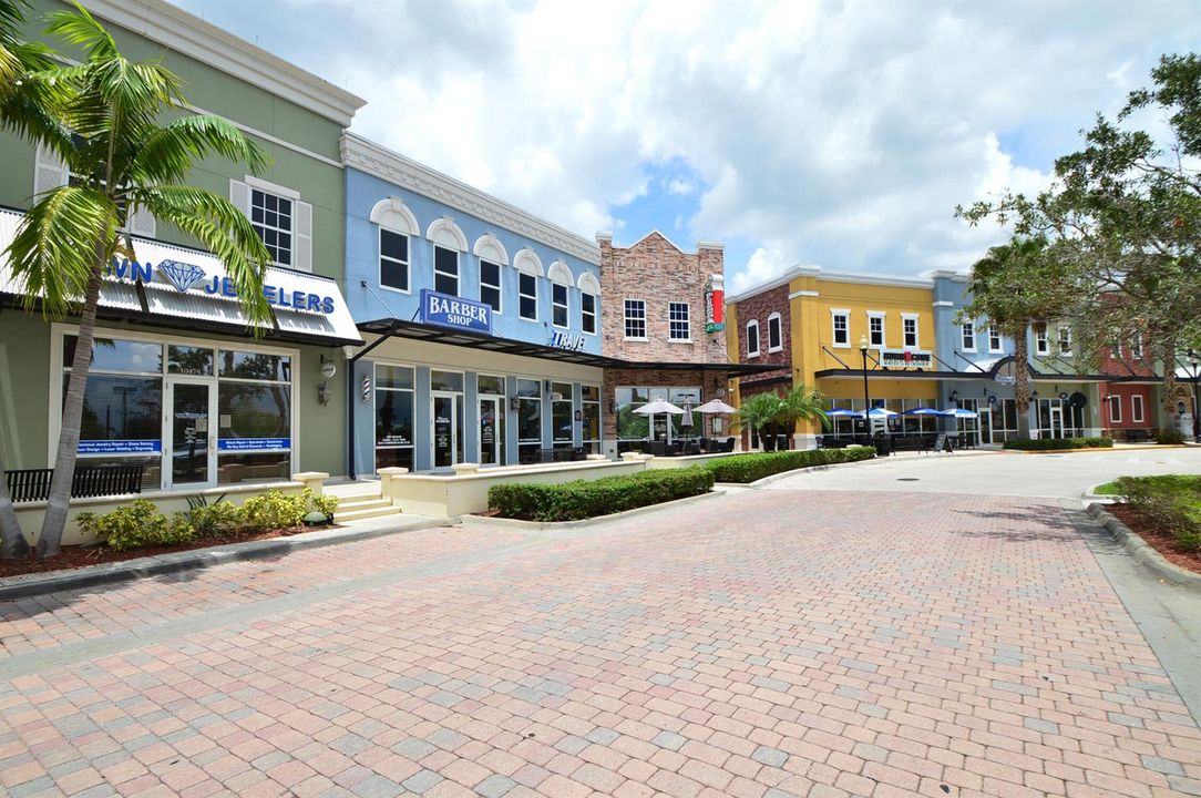 8-2 Tradition Square