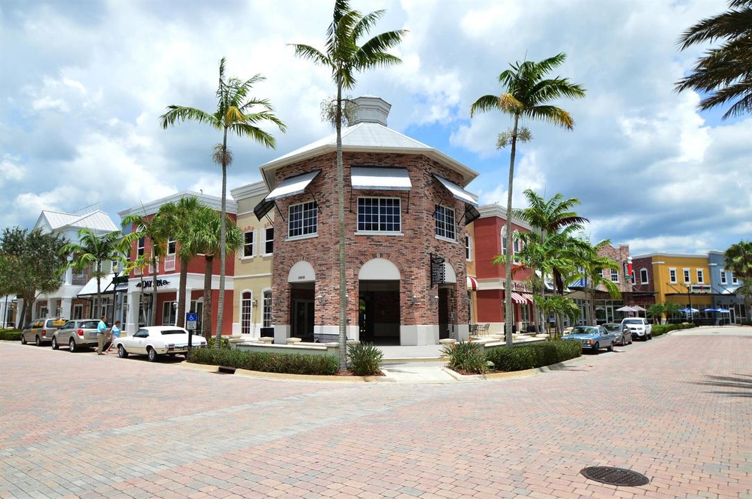 8-1 Tradition Square