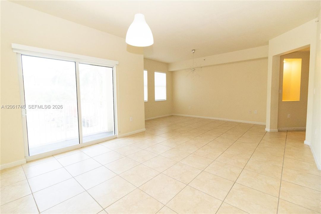 В аренду: $2,550 (2 спален, 2 ванн, 1121 Квадратных фут)