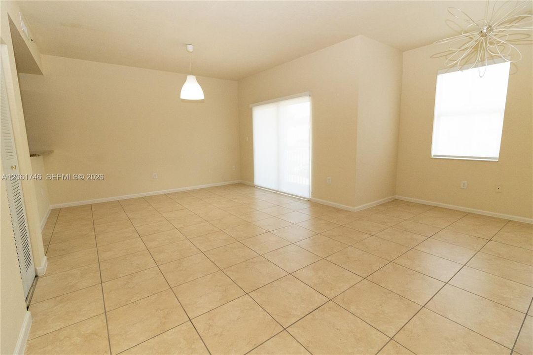 В аренду: $2,550 (2 спален, 2 ванн, 1121 Квадратных фут)