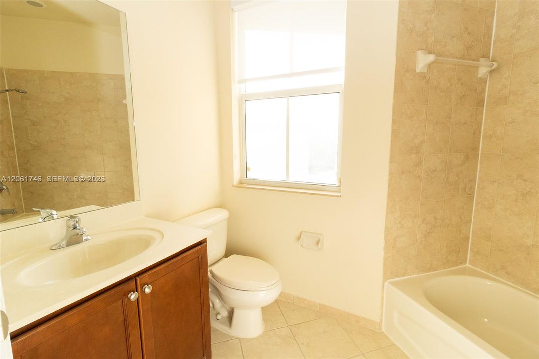 В аренду: $2,550 (2 спален, 2 ванн, 1121 Квадратных фут)