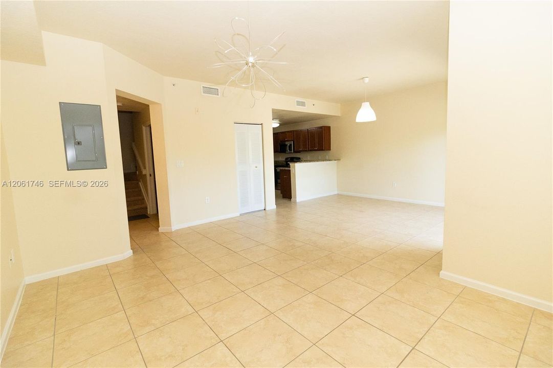 В аренду: $2,550 (2 спален, 2 ванн, 1121 Квадратных фут)