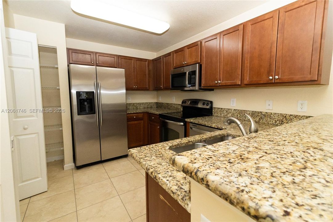 В аренду: $2,550 (2 спален, 2 ванн, 1121 Квадратных фут)