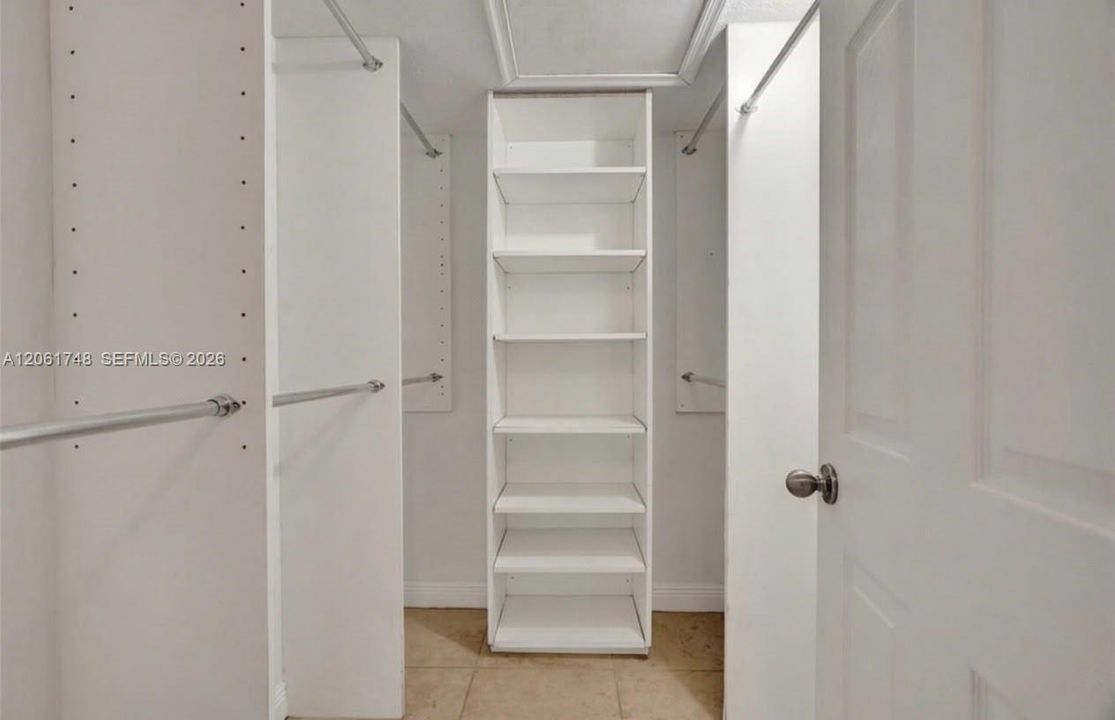 На продажу: $295,000 (2 спален, 2 ванн, 1005 Квадратных фут)