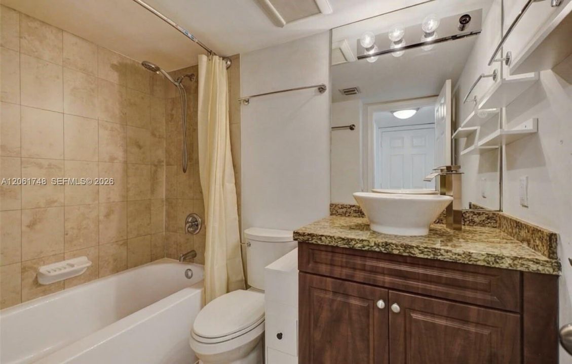 На продажу: $295,000 (2 спален, 2 ванн, 1005 Квадратных фут)