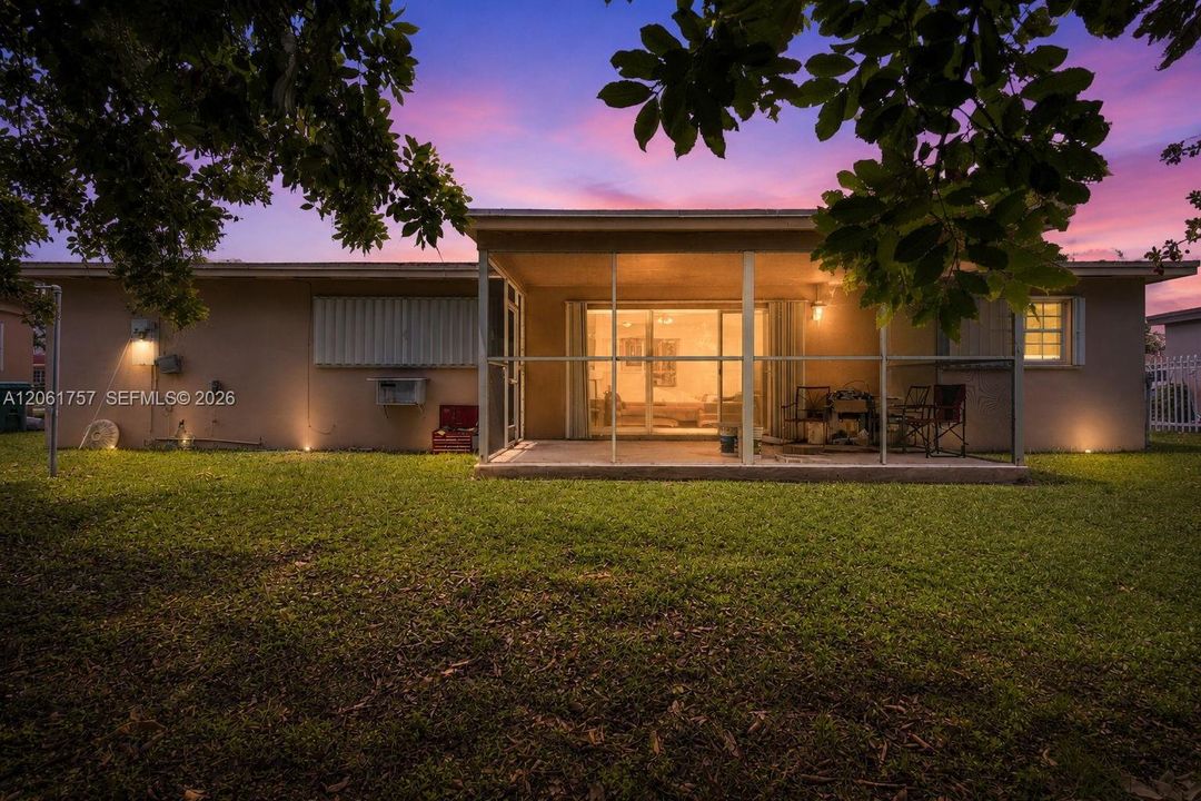 For Sale: $505,000 (3 beds, 2 baths, 1350 Square Feet)