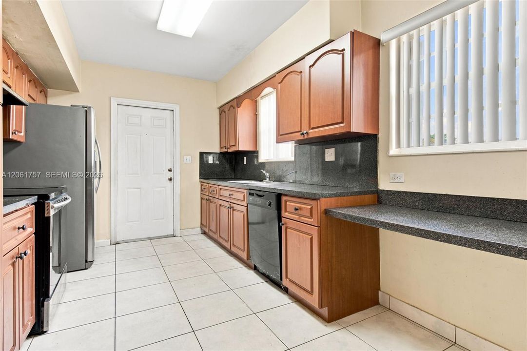 For Sale: $505,000 (3 beds, 2 baths, 1350 Square Feet)