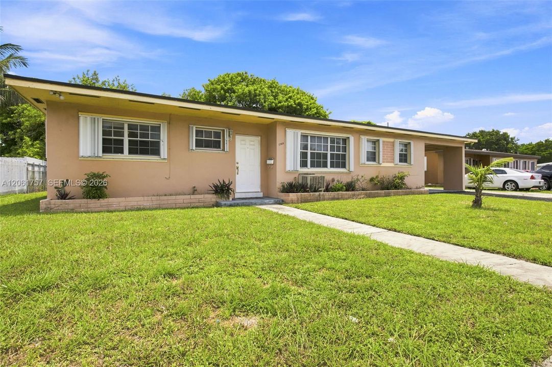 For Sale: $505,000 (3 beds, 2 baths, 1350 Square Feet)