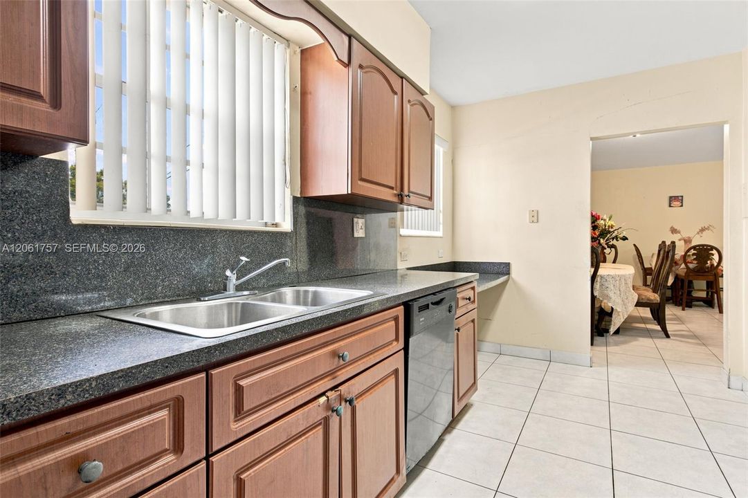 For Sale: $505,000 (3 beds, 2 baths, 1350 Square Feet)