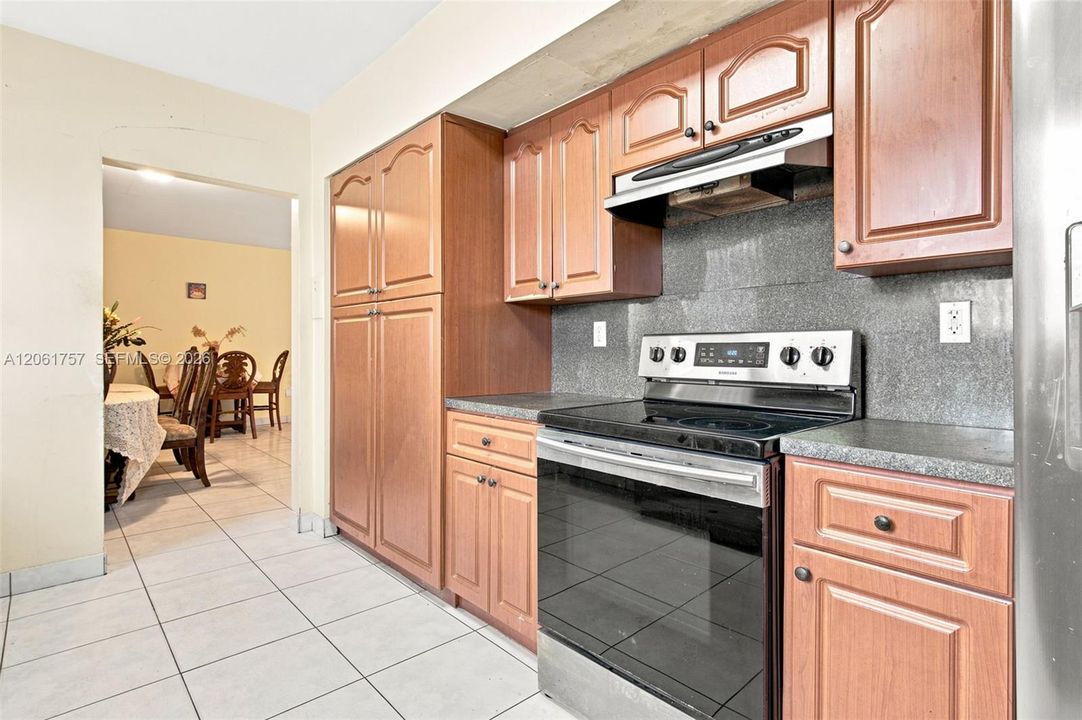 For Sale: $505,000 (3 beds, 2 baths, 1350 Square Feet)