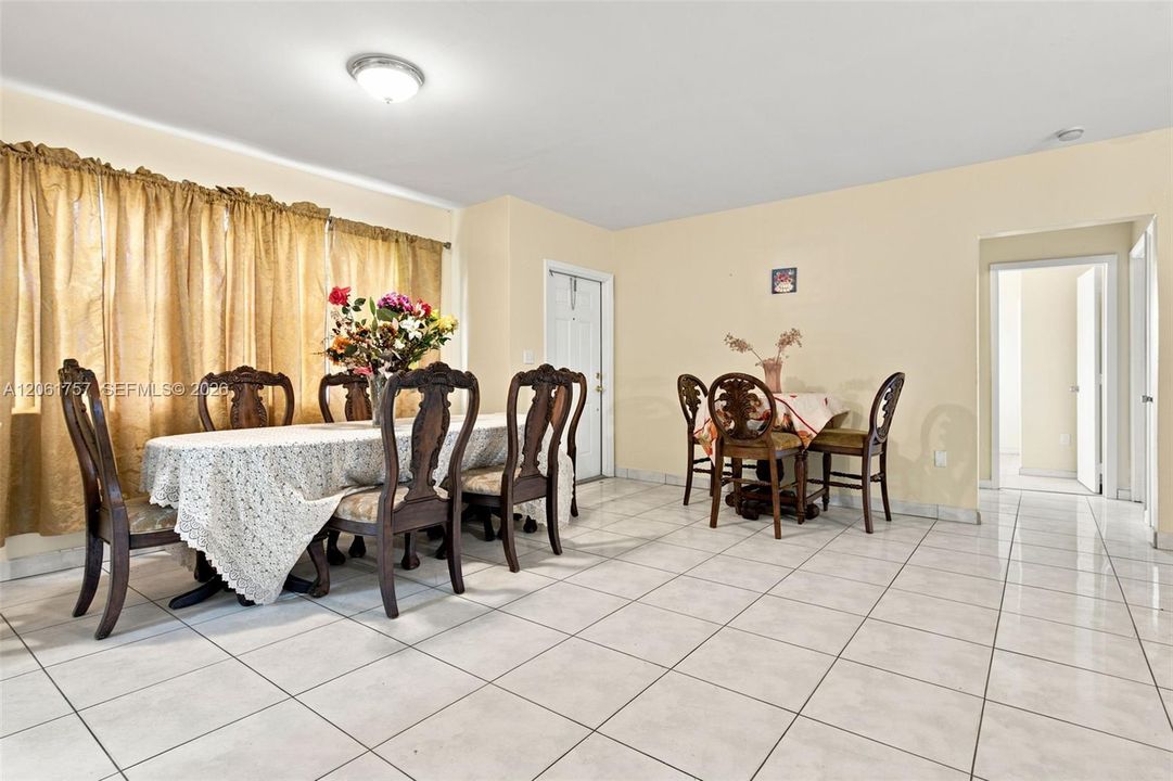 For Sale: $505,000 (3 beds, 2 baths, 1350 Square Feet)