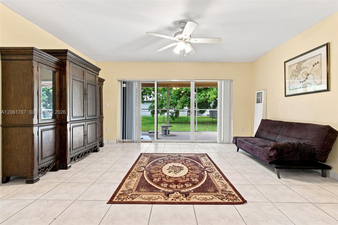 For Sale: $505,000 (3 beds, 2 baths, 1350 Square Feet)