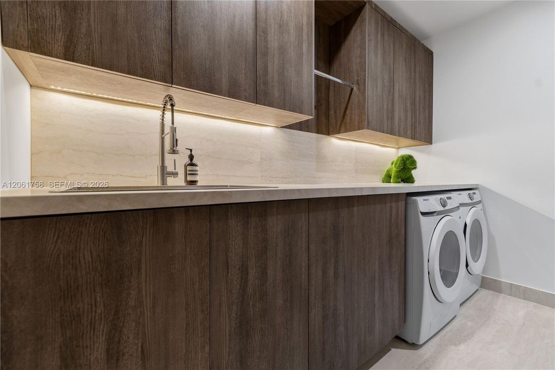В аренду: $45,000 (4 спален, 5 ванн, 2694 Квадратных фут)