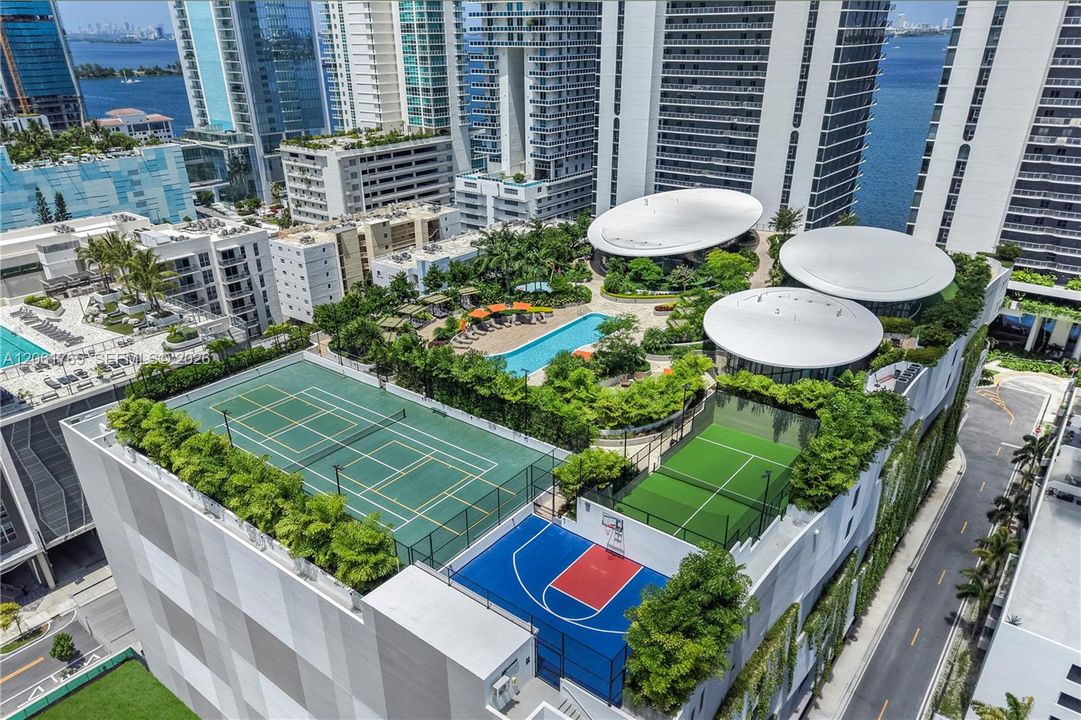 For Sale: $5,750,000 (4 beds, 5 baths, 2694 Square Feet)