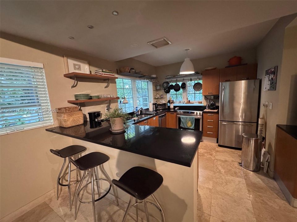 Active With Contract: $5,650 (2 beds, 2 baths, 1204 Square Feet)