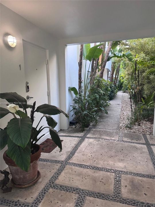 Active With Contract: $5,650 (2 beds, 2 baths, 1204 Square Feet)