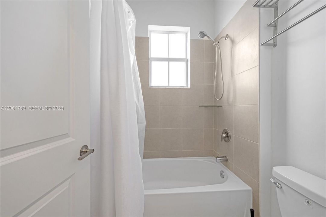 В аренду: $4,000 (5 спален, 3 ванн, 2666 Квадратных фут)
