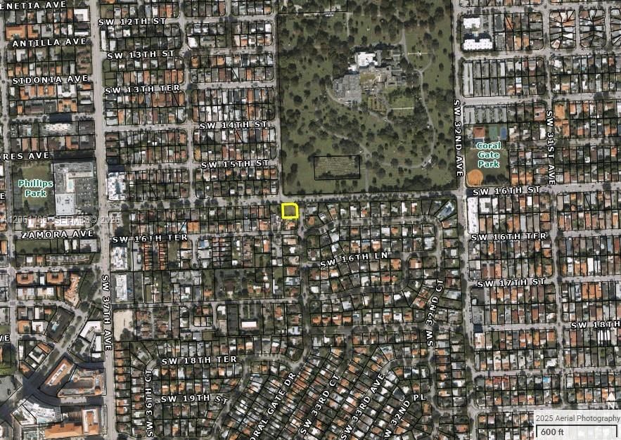 На продажу: $1,100,000 (0.24 acres)