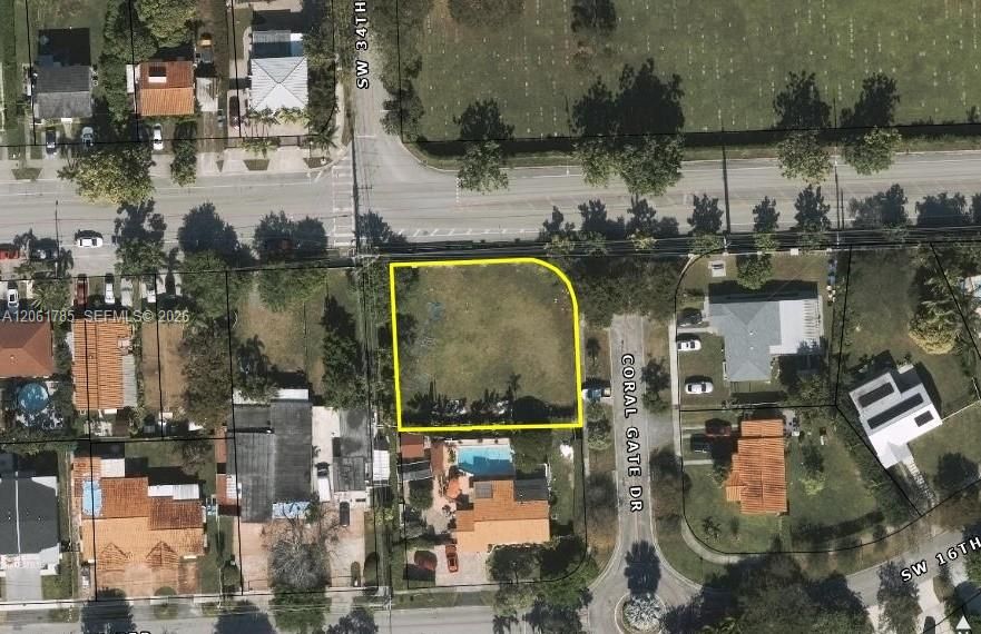 На продажу: $1,100,000 (0.24 acres)