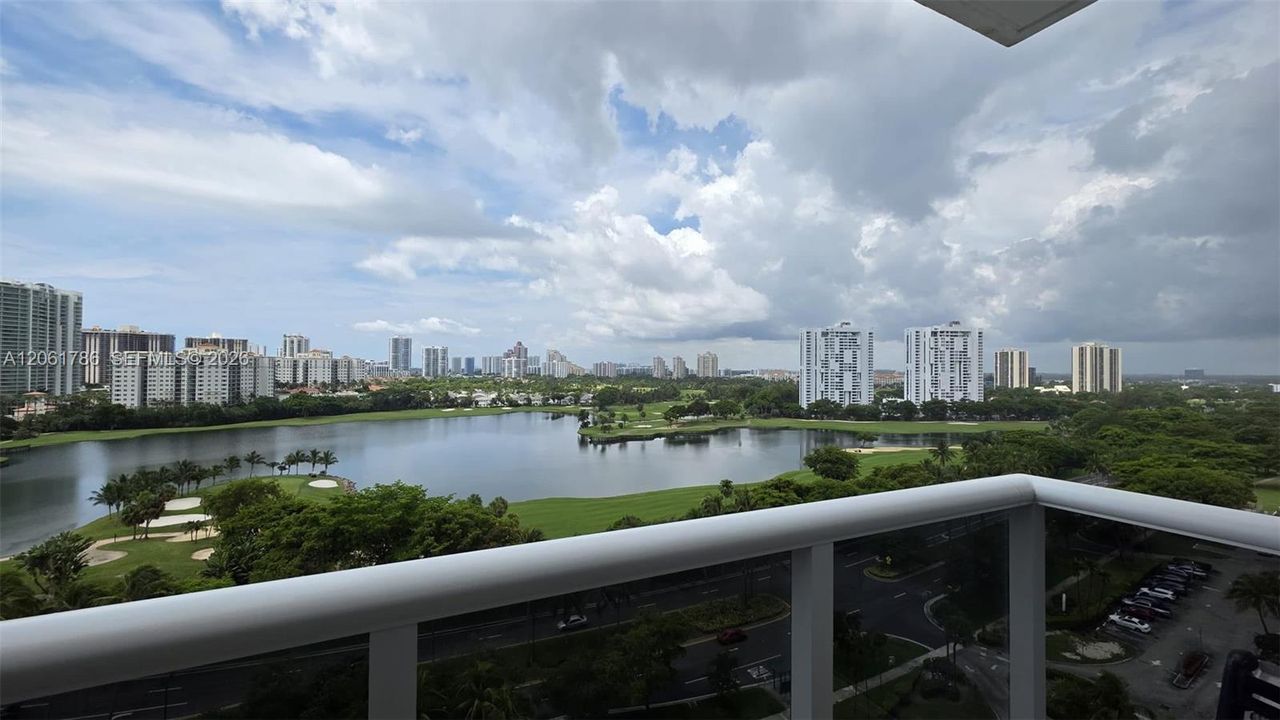 For Rent: $2,950 (2 beds, 2 baths, 996 Square Feet)