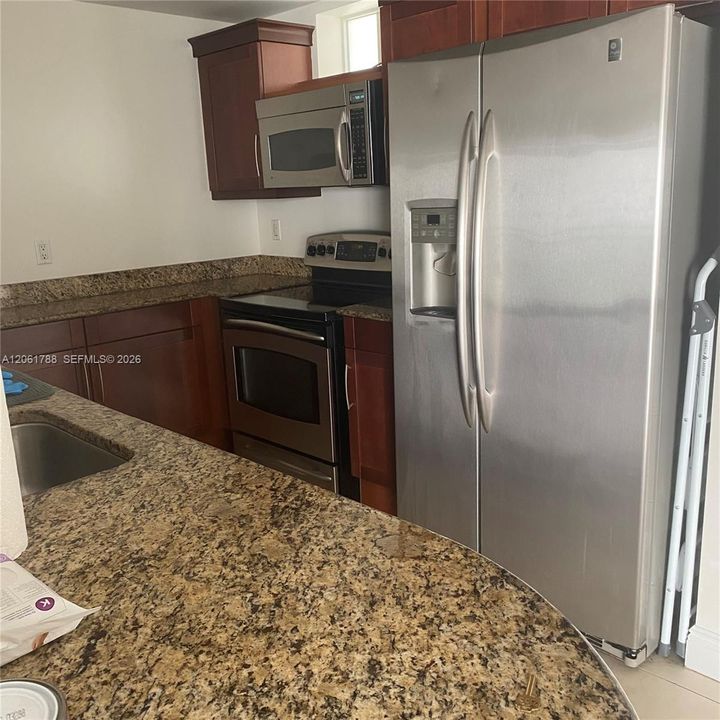 В аренду: $3,000 (2 спален, 2 ванн, 979 Квадратных фут)