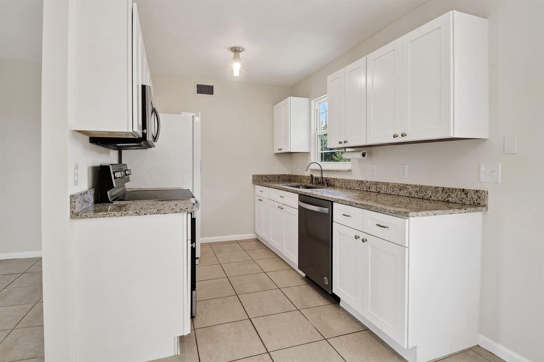 1050SEColoradoAve(8)