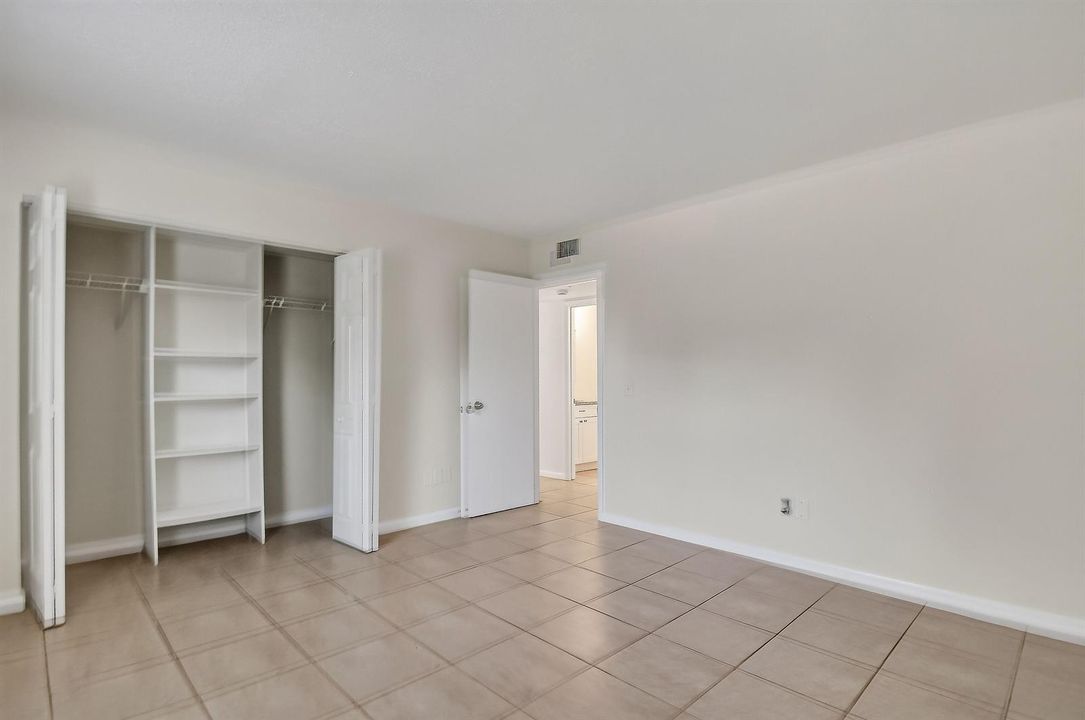 1050SEColoradoAve(13)