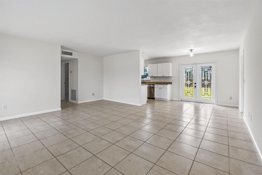 1050SEColoradoAve(6)