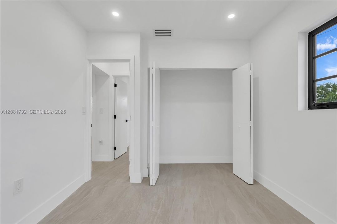 На продажу: $885,000 (5 спален, 3 ванн, 1845 Квадратных фут)