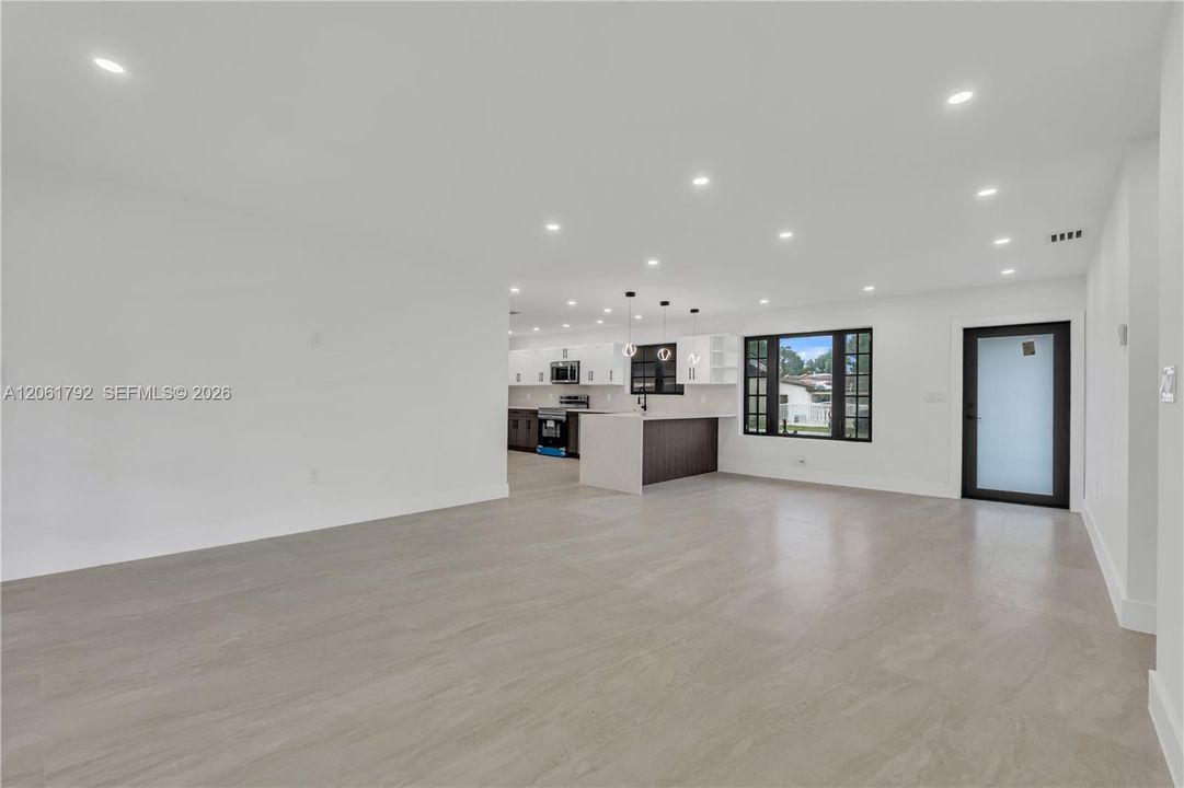 На продажу: $885,000 (5 спален, 3 ванн, 1845 Квадратных фут)