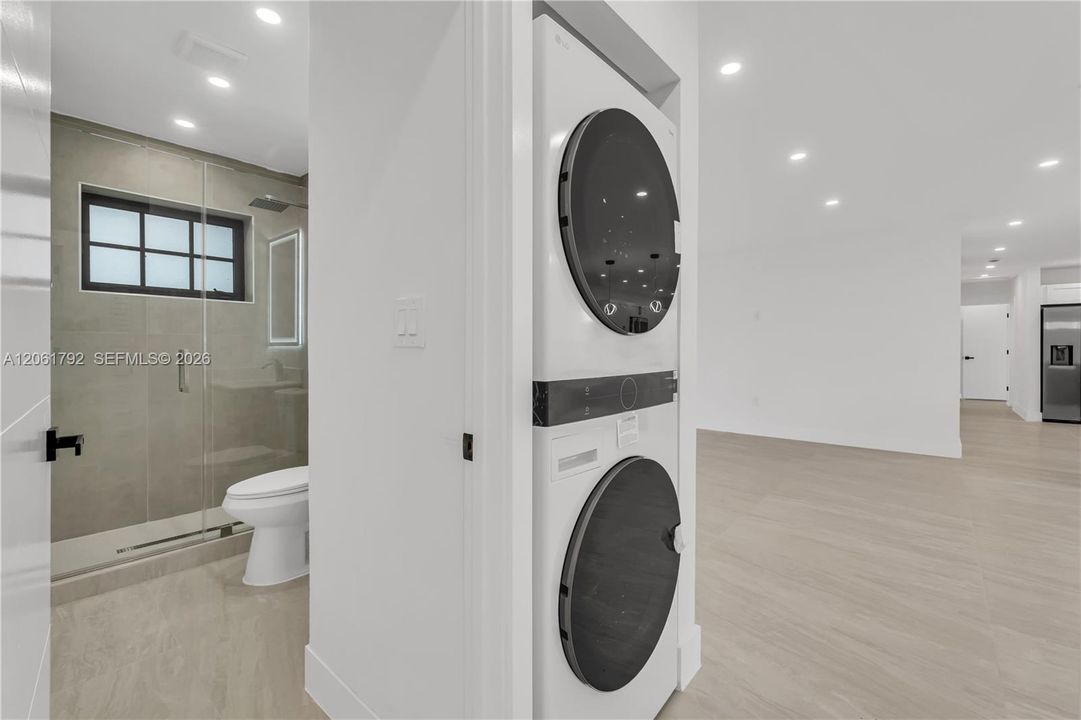 На продажу: $885,000 (5 спален, 3 ванн, 1845 Квадратных фут)