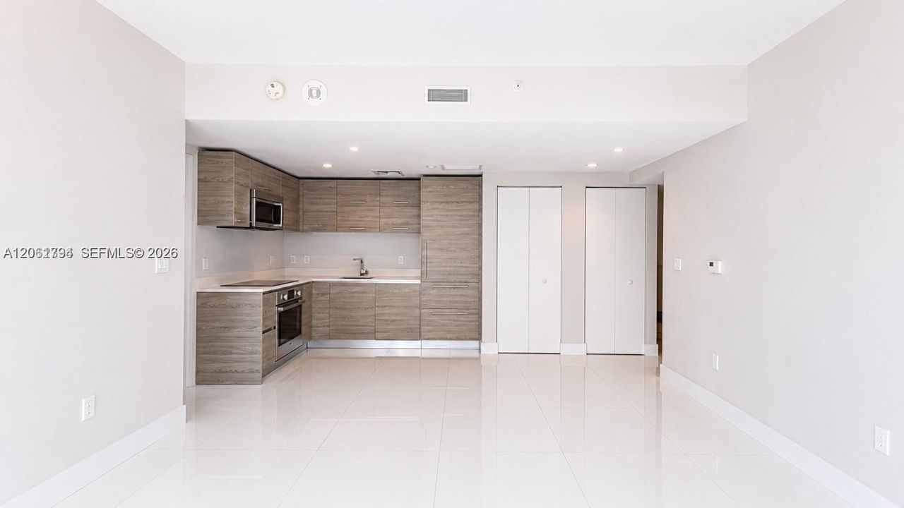 В аренду: $3,995 (1 спален, 1 ванн, 570 Квадратных фут)