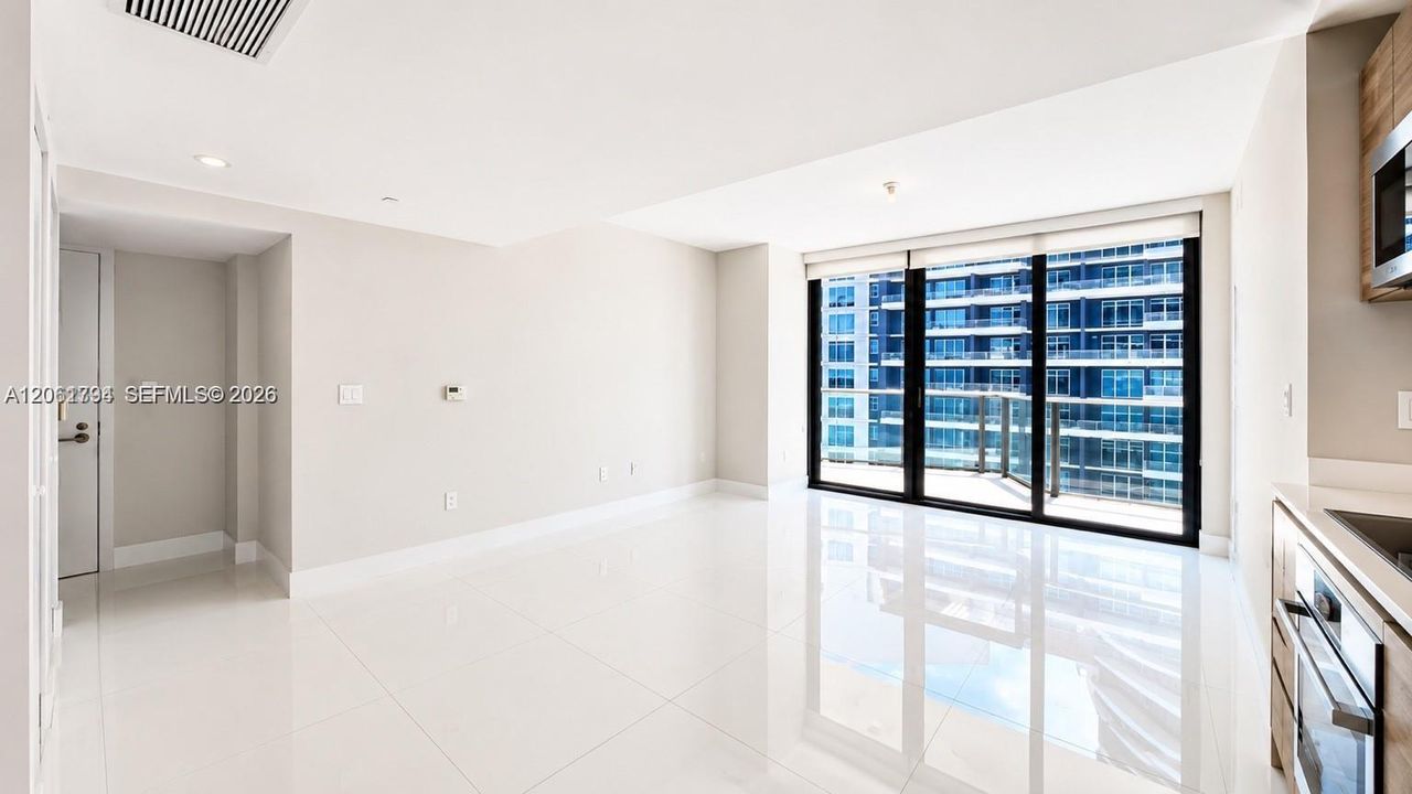 В аренду: $3,995 (1 спален, 1 ванн, 570 Квадратных фут)