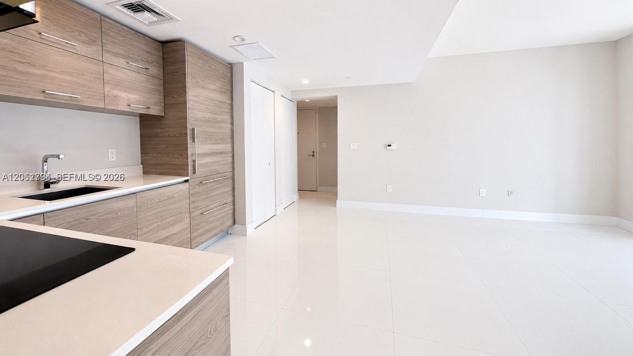 В аренду: $3,995 (1 спален, 1 ванн, 570 Квадратных фут)