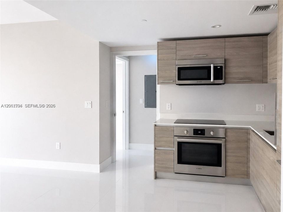 В аренду: $3,995 (1 спален, 1 ванн, 570 Квадратных фут)