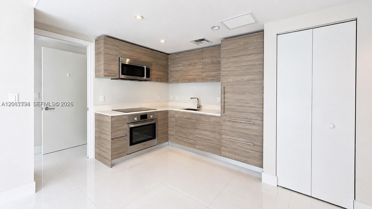 В аренду: $3,995 (1 спален, 1 ванн, 570 Квадратных фут)