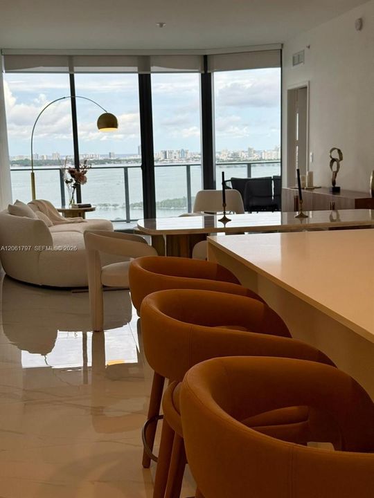 В аренду: $13,900 (3 спален, 3 ванн, 1750 Квадратных фут)