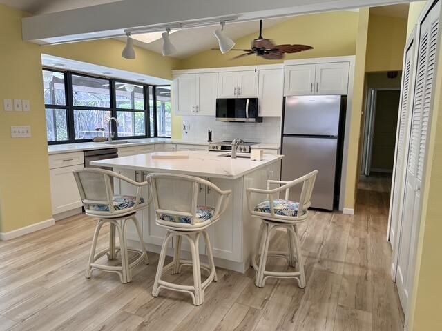 5306 - Newly remodeled kitchen and plent
